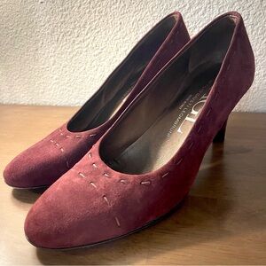 AGL Attilio Giusti Leombruni Suede Almond Toe Pumps in Bordeaux